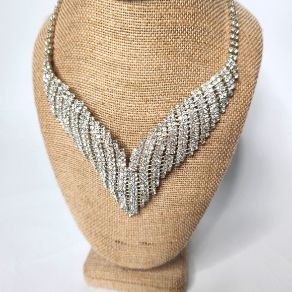 Women's Rhinestone Statement Necklace Silvertoned Bridal - Picture 1 of 5